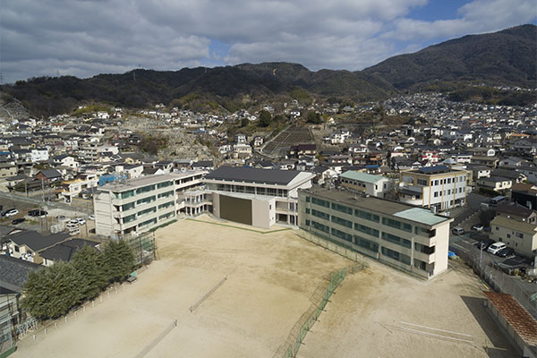 呉市立片山中学校　体育館校舎